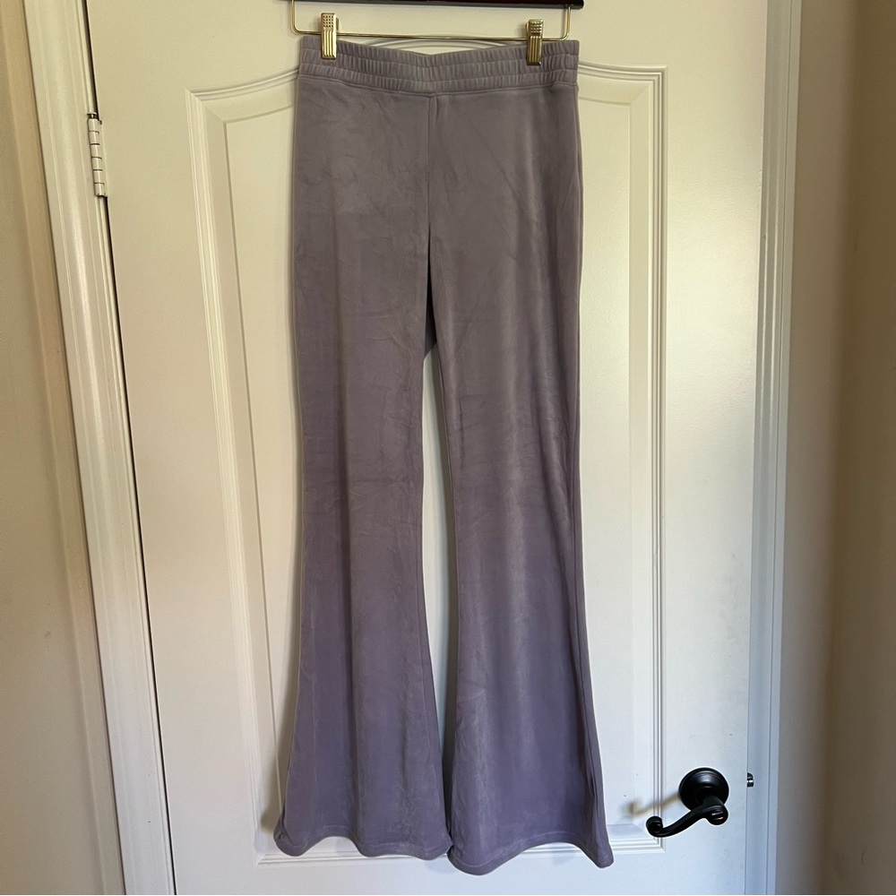 Hollister Ultra High-Rise Velour Velvet Flare Pants in Lilac Purple (Size S)